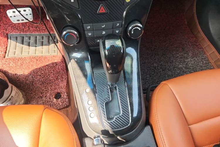 Used Chevrolet Cruze 2013 1.6L SE AT Gear Lever