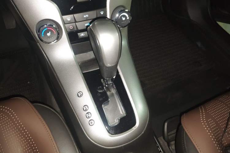 Used Chevrolet Cruze 2013 1.8L SX AT Gear Lever