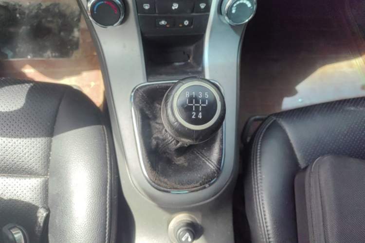 Used Chevrolet Cruze 2013 1.6L SE MT Gear Lever