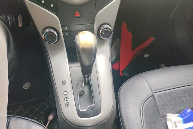 Used Chevrolet Cruze 2013 1.8L SE AT Gear Lever