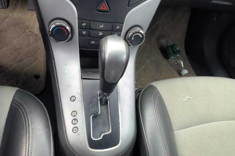 Used Chevrolet Cruze 2013 1.8L SE AT Gear Lever