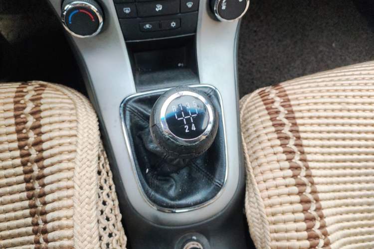 Used Chevrolet Cruze 2013 1.6L SL MT Gear Lever