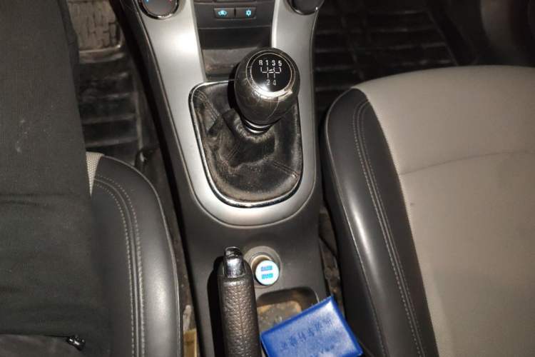 Used Chevrolet Cruze 2013 1.6L SL MT Gear Lever
