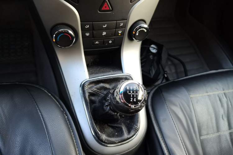 Used Chevrolet Cruze 2013 1.6L SE MT Gear Lever