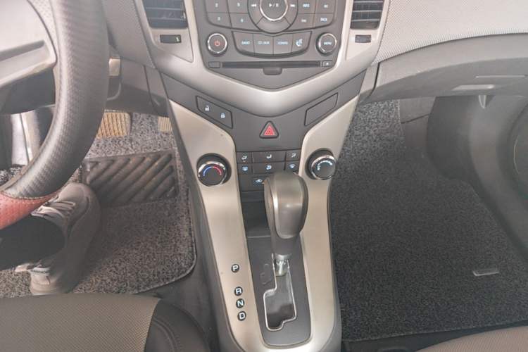 Used Chevrolet Cruze 2013 1.6L SE AT Gear Lever