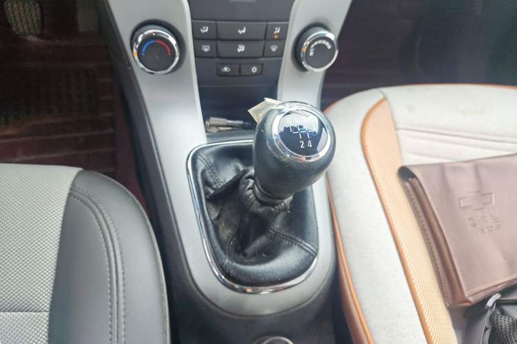 Used Chevrolet Cruze 2013 1.6L SE MT Gear Lever