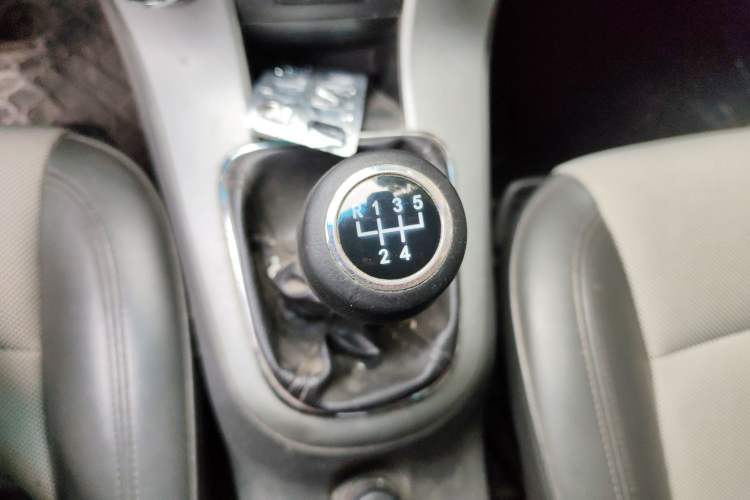 Used Chevrolet Cruze 2013 1.6L SL Grand Edition Manual Transmission Gear Lever