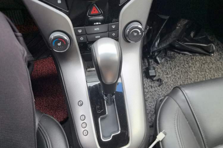 Used Chevrolet Cruze 2013 1.8L SX AT Gear Lever