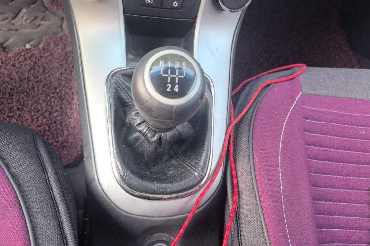 Used Chevrolet Cruze 2013 1.6L SL Sunroof Edition MT Gear Lever