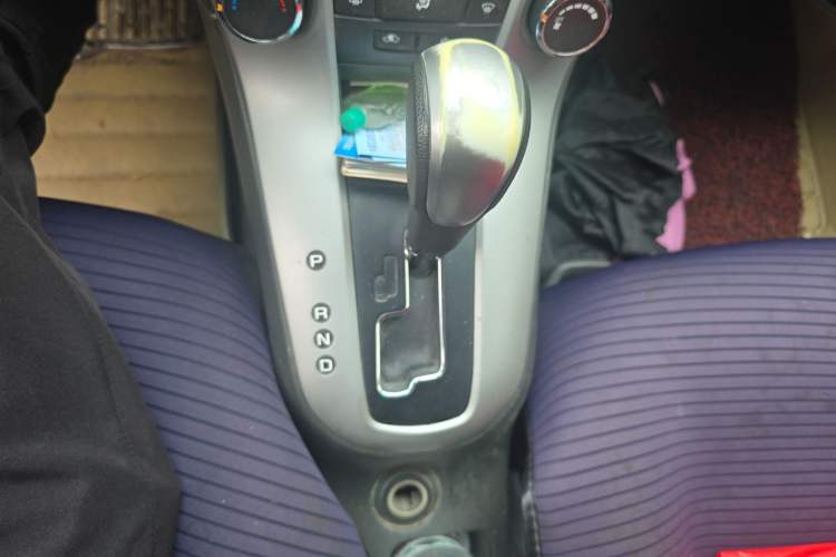 Used Chevrolet Cruze 2013 1.8L SE AT Gear Lever