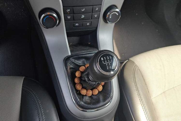 Used Chevrolet Cruze 2013 1.6L SE MT Gear Lever
