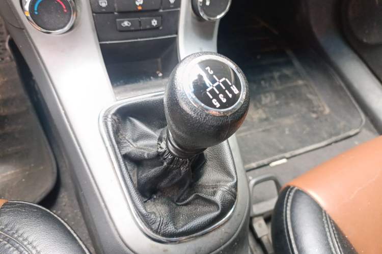 Used Chevrolet Cruze 2013 1.6L SL MT Gear Lever