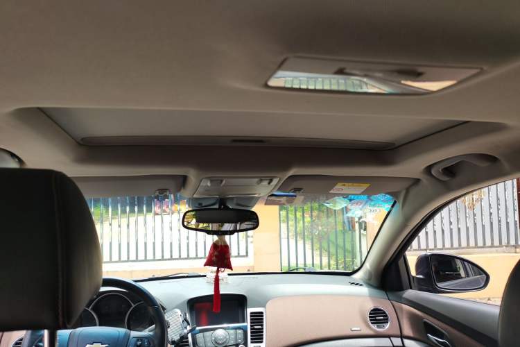 Used Chevrolet Cruze 2013 Hatchback 1.6L Automatic Luxury Model Headliner