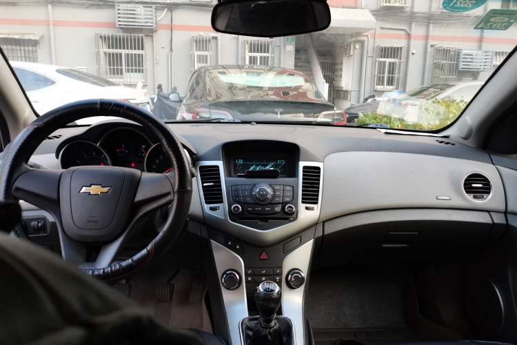Used Chevrolet Cruze 2013 1.6L SE MT Headliner
