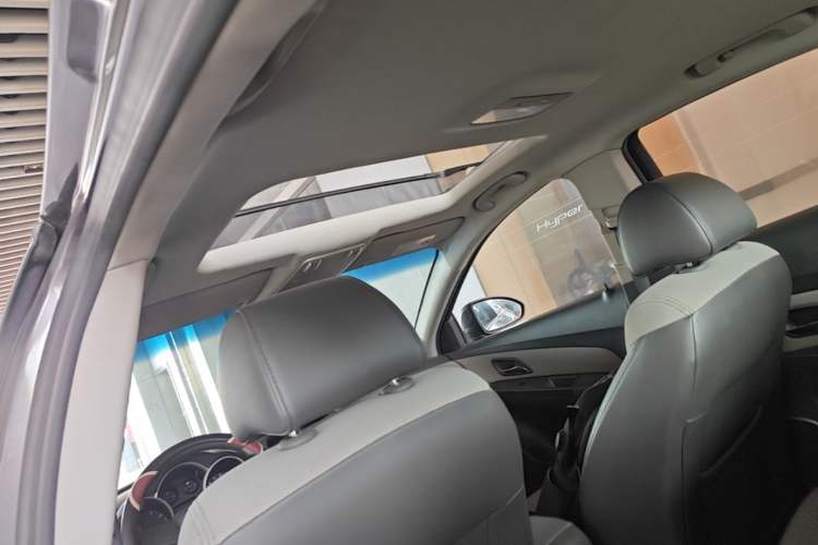 Used Chevrolet Cruze 2013 1.6L SE AT Headliner