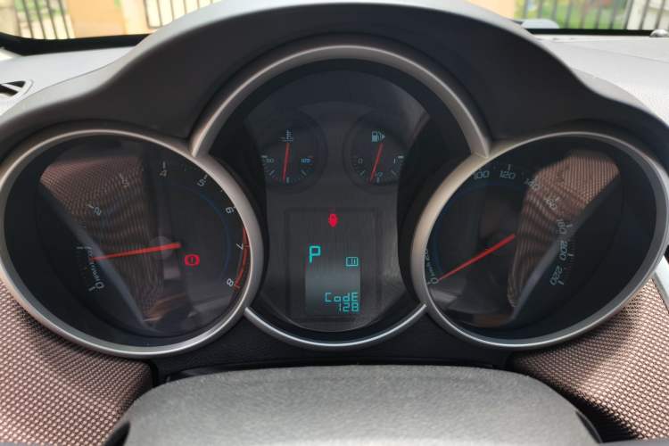 Used Chevrolet Cruze 2013 Hatchback 1.6L Automatic Luxury Model Instrument Cluster
