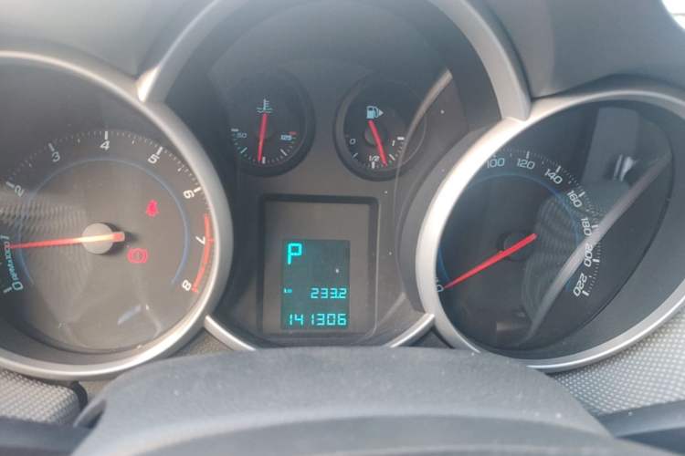 Used Chevrolet Cruze 2013 1.8L SE AT Instrument Cluster