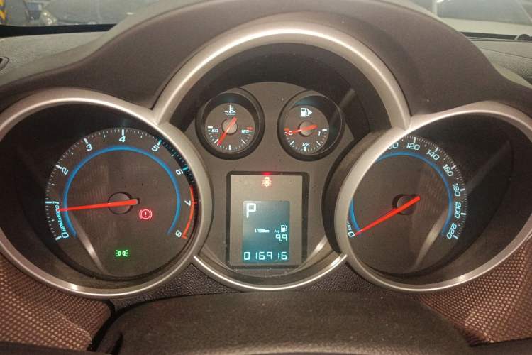 Used Chevrolet Cruze 2013 Hatchback 1.6L Automatic Luxury Model Instrument Cluster