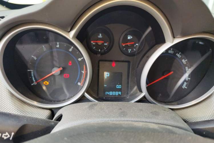 Used Chevrolet Cruze 2013 1.8L SE AT Instrument Cluster