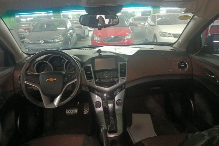 Used Chevrolet Cruze 2013 Hatchback 1.6L Automatic Luxury Model Interior 2
