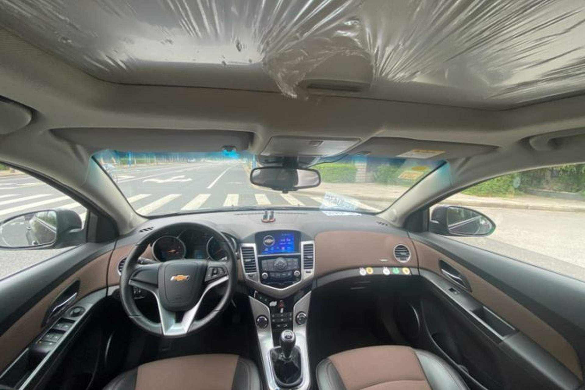 Used Chevrolet Cruze 2013 Hatchback 1.6L Manual Luxury Model Interior 4