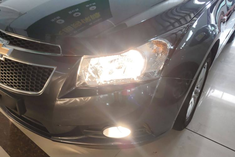 Used Chevrolet Cruze 2013 Hatchback 1.6L Manual Luxury Model Left Front Headlight