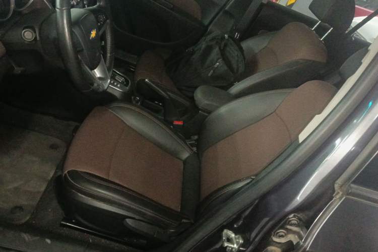 Used Chevrolet Cruze 2013 Hatchback 1.6L Automatic Luxury Model Left Front Seat