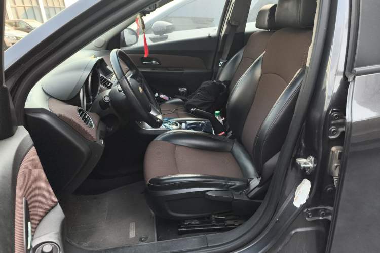 Used Chevrolet Cruze 2013 Hatchback 1.6L Automatic Luxury Model Left Front Seat