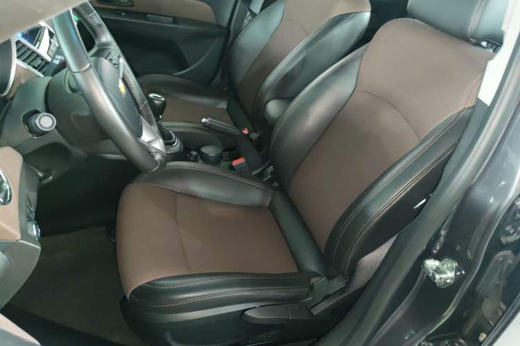 Used Chevrolet Cruze 2013 Hatchback 1.6L Manual Luxury Model Left Front Seat