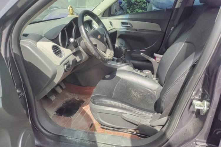 Used Chevrolet Cruze 2013 1.6L SE MT Left Front Seat