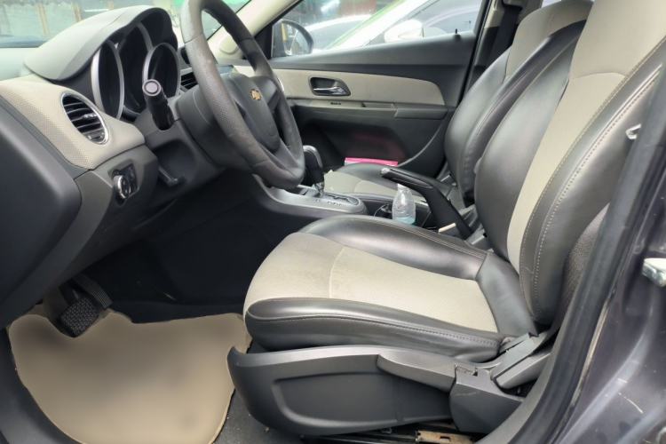 Used Chevrolet Cruze 2013 1.8L SE AT Left Front Seat