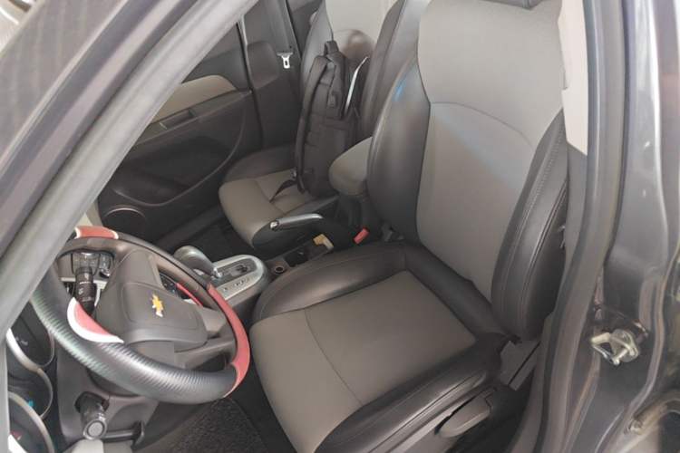 Used Chevrolet Cruze 2013 1.6L SE AT Left Front Seat