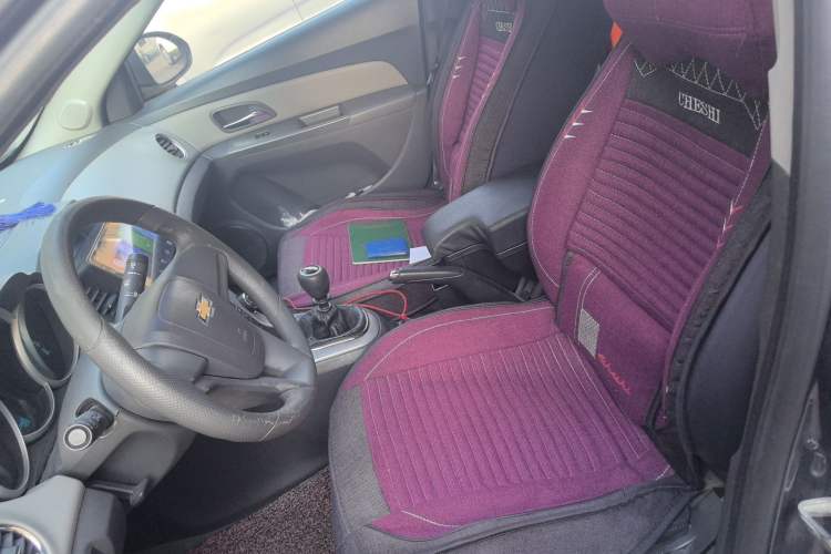 Used Chevrolet Cruze 2013 1.6L SL Sunroof Edition MT Left Front Seat