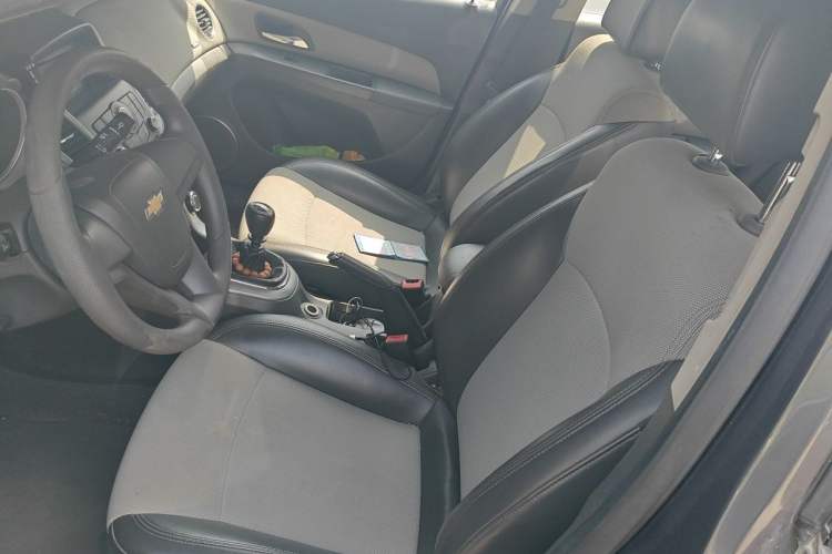 Used Chevrolet Cruze 2013 1.6L SE MT Left Front Seat