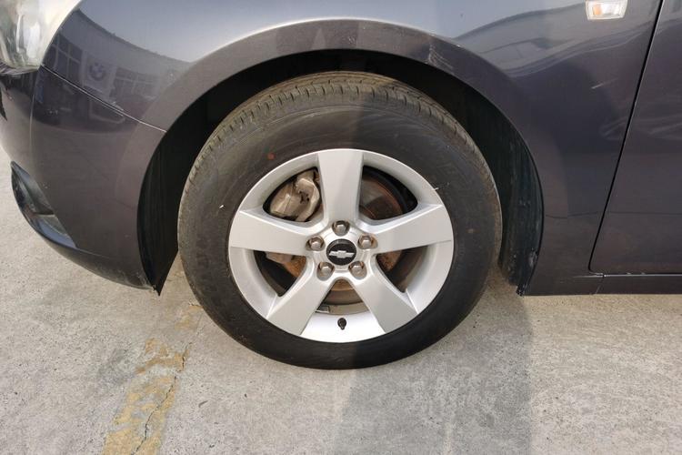Used Chevrolet Cruze 2013 1.6L SE MT Left Front Wheel Hub