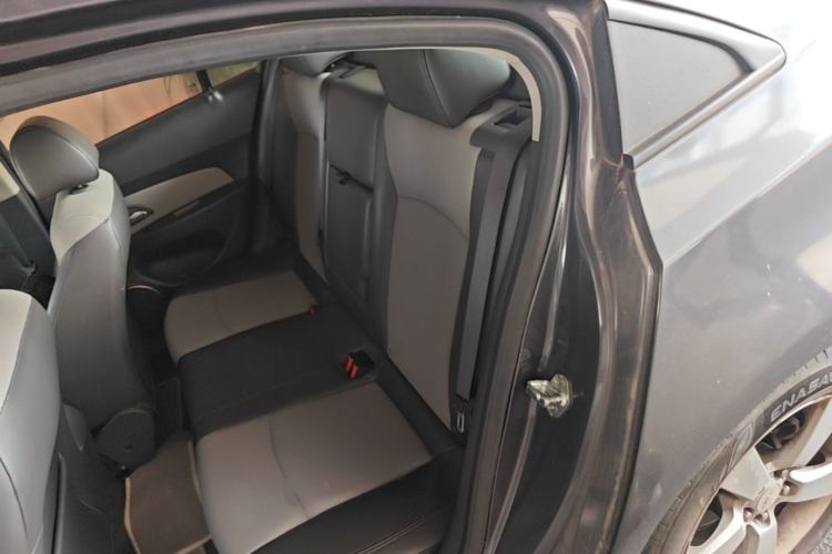 Used Chevrolet Cruze 2013 1.6L SE AT Left Rear Seat