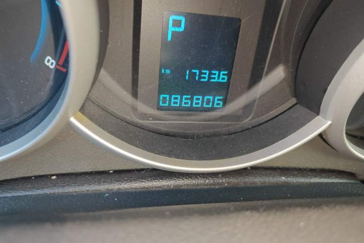 Used Chevrolet Cruze 2013 1.8L SE AT Odometer Close Up