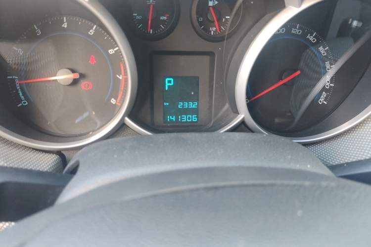 Used Chevrolet Cruze 2013 1.8L SE AT Odometer Close Up