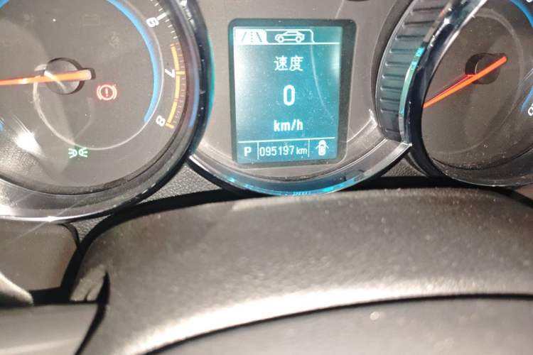Used Chevrolet Cruze 2013 1.8L SX AT Odometer Close Up
