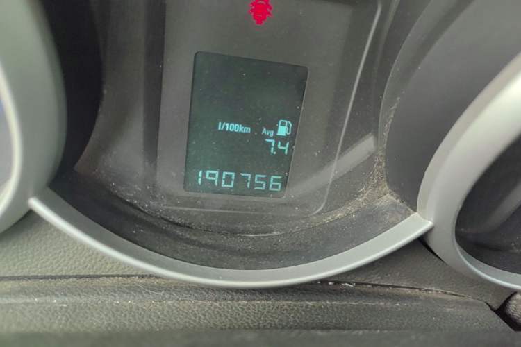 Used Chevrolet Cruze 2013 1.6L SE MT Odometer Close Up