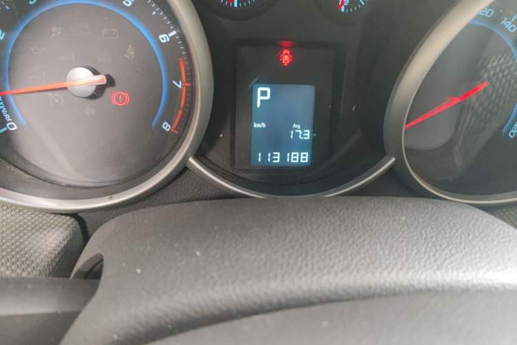 Used Chevrolet Cruze 2013 1.8L SE AT Odometer Close Up