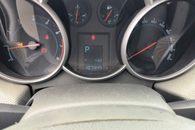 Used Chevrolet Cruze 2013 1.8L SE AT Odometer Close Up