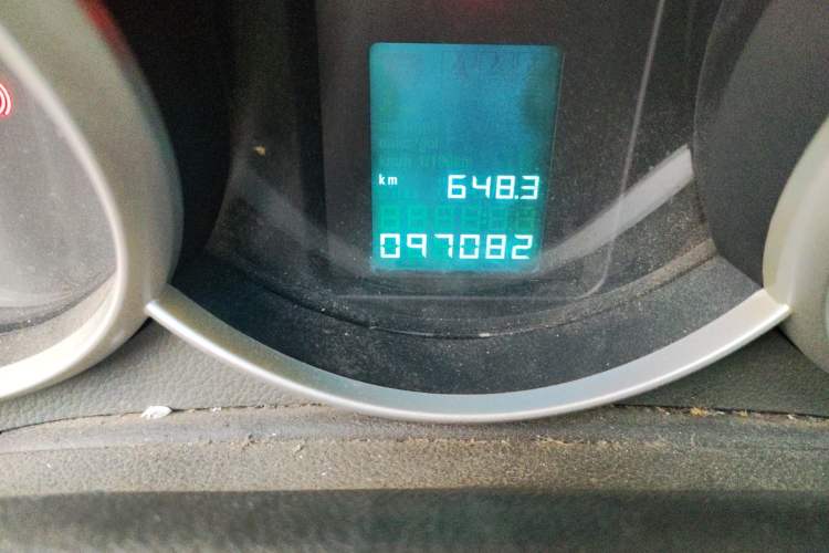 Used Chevrolet Cruze 2013 1.6L SL MT Odometer Close Up