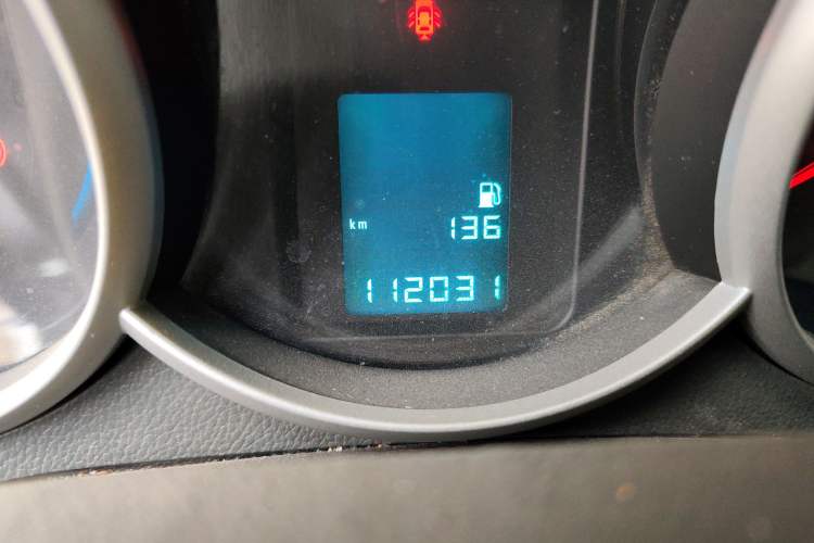 Used Chevrolet Cruze 2013 1.6L SL Grand Edition Manual Transmission Odometer Close Up