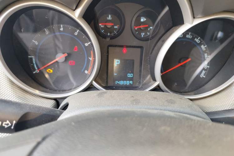 Used Chevrolet Cruze 2013 1.8L SE AT Odometer Close Up