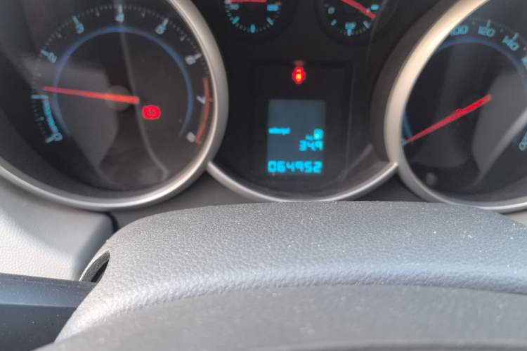 Used Chevrolet Cruze 2013 1.6L SL Sunroof Edition MT Odometer Close Up
