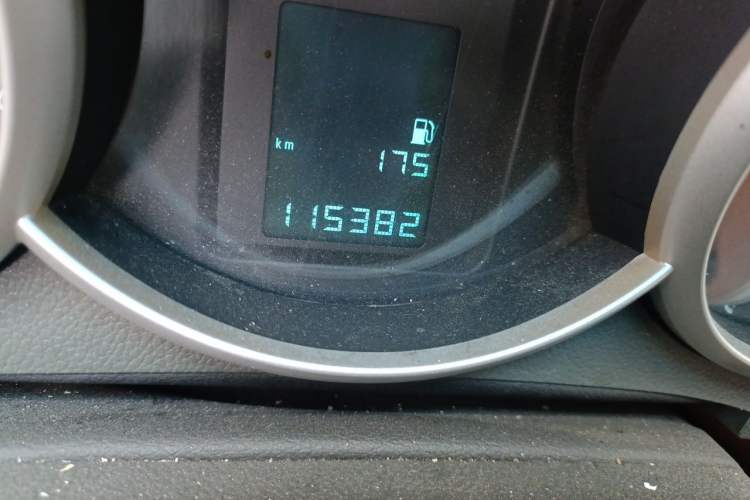 Used Chevrolet Cruze 2013 1.6L SL MT Odometer Close Up