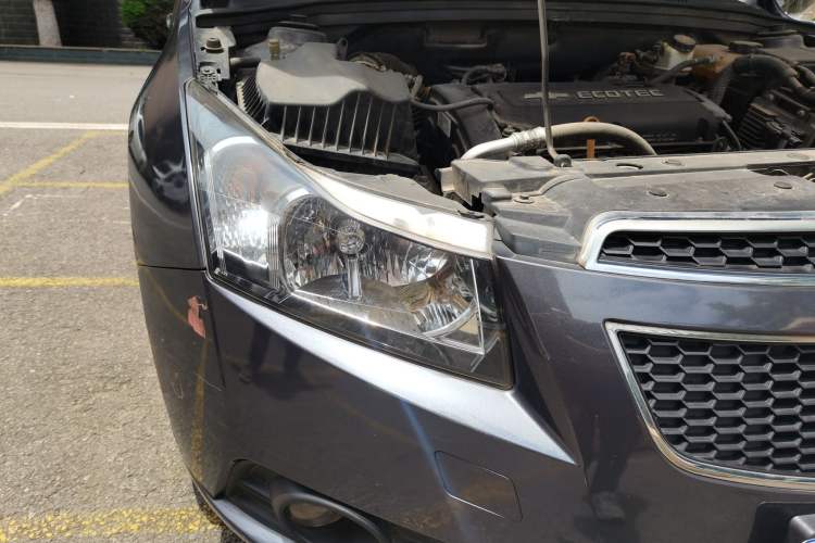 Used Chevrolet Cruze 2013 Hatchback 1.6L Automatic Luxury Model Right Front Headlight