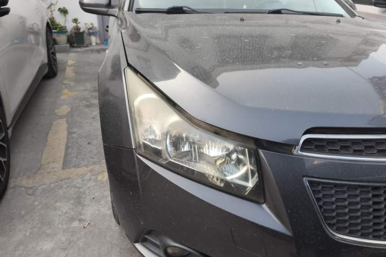 Used Chevrolet Cruze 2013 Hatchback 1.6L Automatic Luxury Model Right Front Headlight