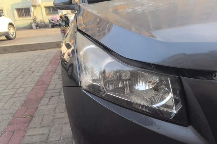 Used Chevrolet Cruze 2013 1.6L SL Sunroof Edition MT Right Front Headlight